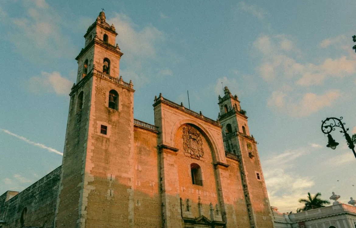 Mérida vs. la Riviera Maya: por qué elegir el centro de Yucatán para tu próximo viaje